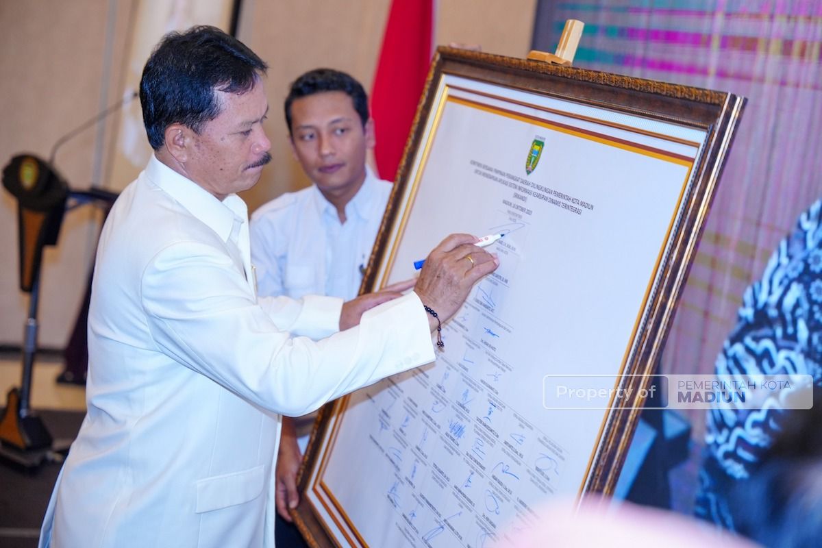 Foto 4 dari 8: Wali Kota-Plt Kepala Arsip Nasional Launching Aplikasi Srikandi, Wali Kota Harap Urusan Kearsipan Semakin Mudah dan Cepat