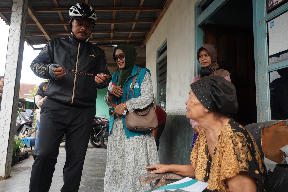 Foto 9 dari 9: Salurkan Bantuan ke Warga, Wali Kota: Pemerintah Hadir untuk Masyarakat