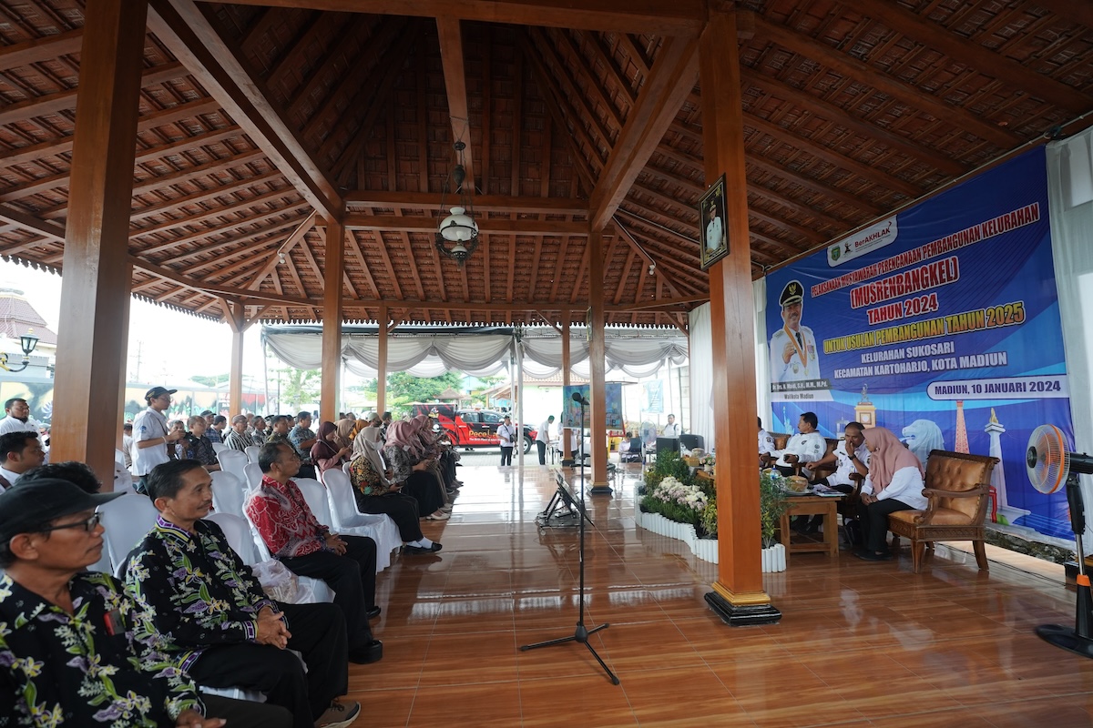 Foto 13 dari 18: Musrenbang di Dua Kelurahan, Wali Kota Sampaikan Arah Pembangunan Kota Kedepan