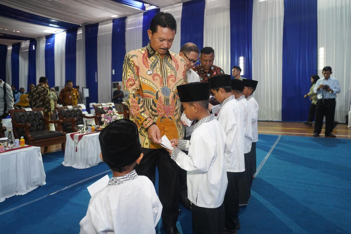 Foto 9 dari 9: Wali Kota Beri Apresiasi Penandatanganan Perjanjian Kerjasama Pemrov Jatim dan TNI AU