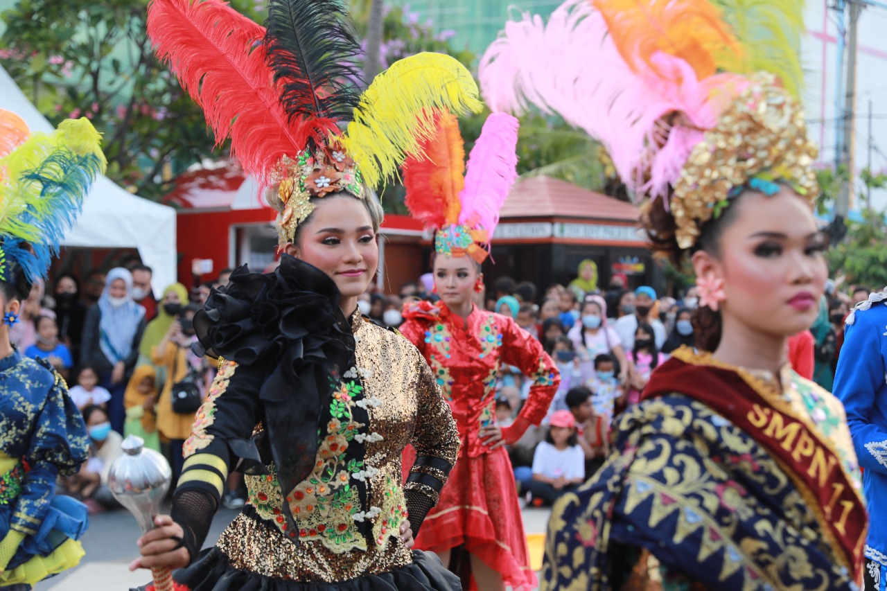 Foto 10 dari 11: Tampil Memukau, Drumband SMPN 11 dan Paskib SMKN 2 Madiun Unjuk Gigi di Parade Senja