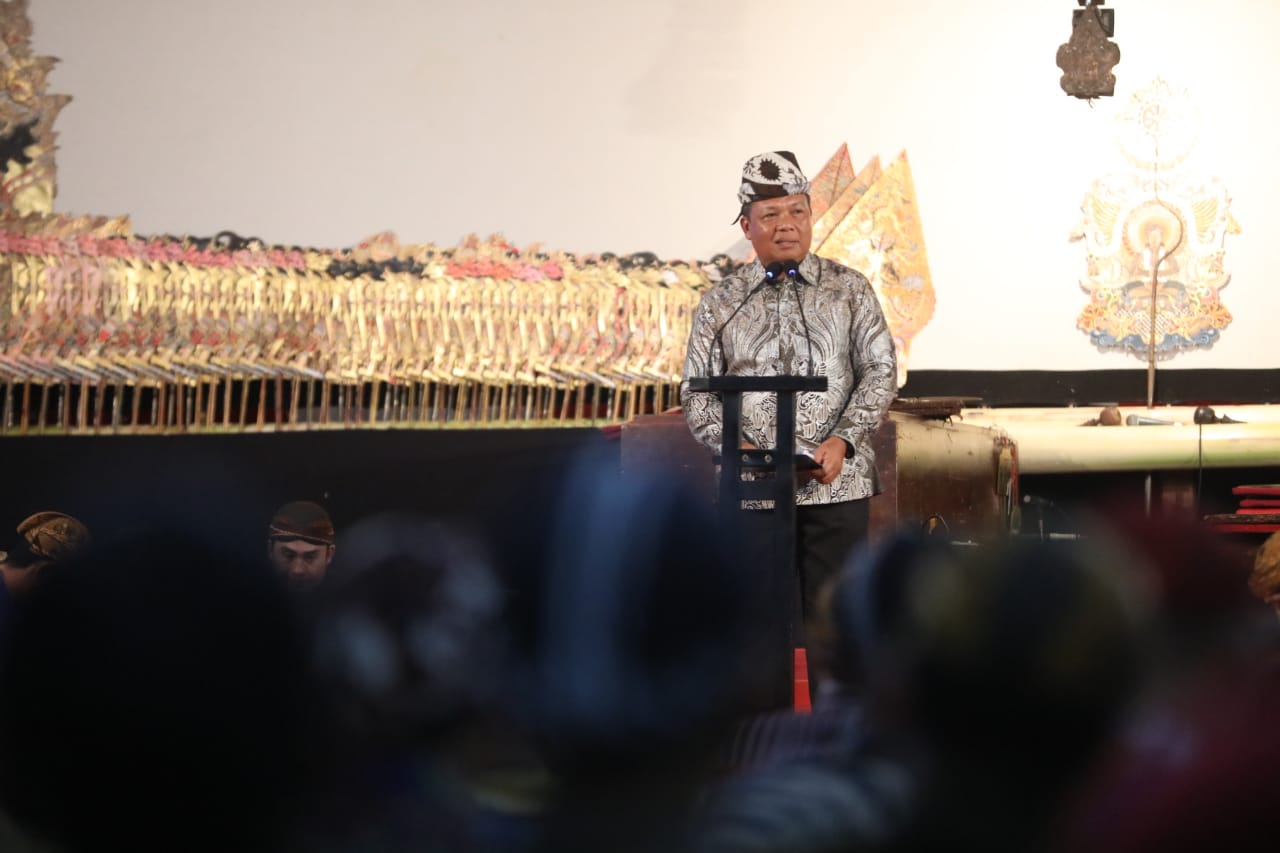 Foto 5 dari 11: Saksikan Pagelaran Wayang Kulit di Korem, Panglima: Kalau ke Kota Madiun dulu itu Nglencer