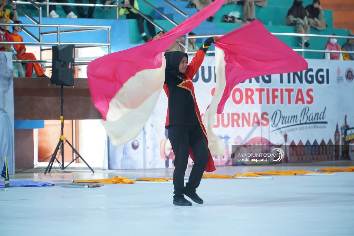 Foto 6 dari 13: Tampil Spektakuler, Tim Peserta Kejurnas Drum Band 2022 Pukau Juri Hingga Penonton