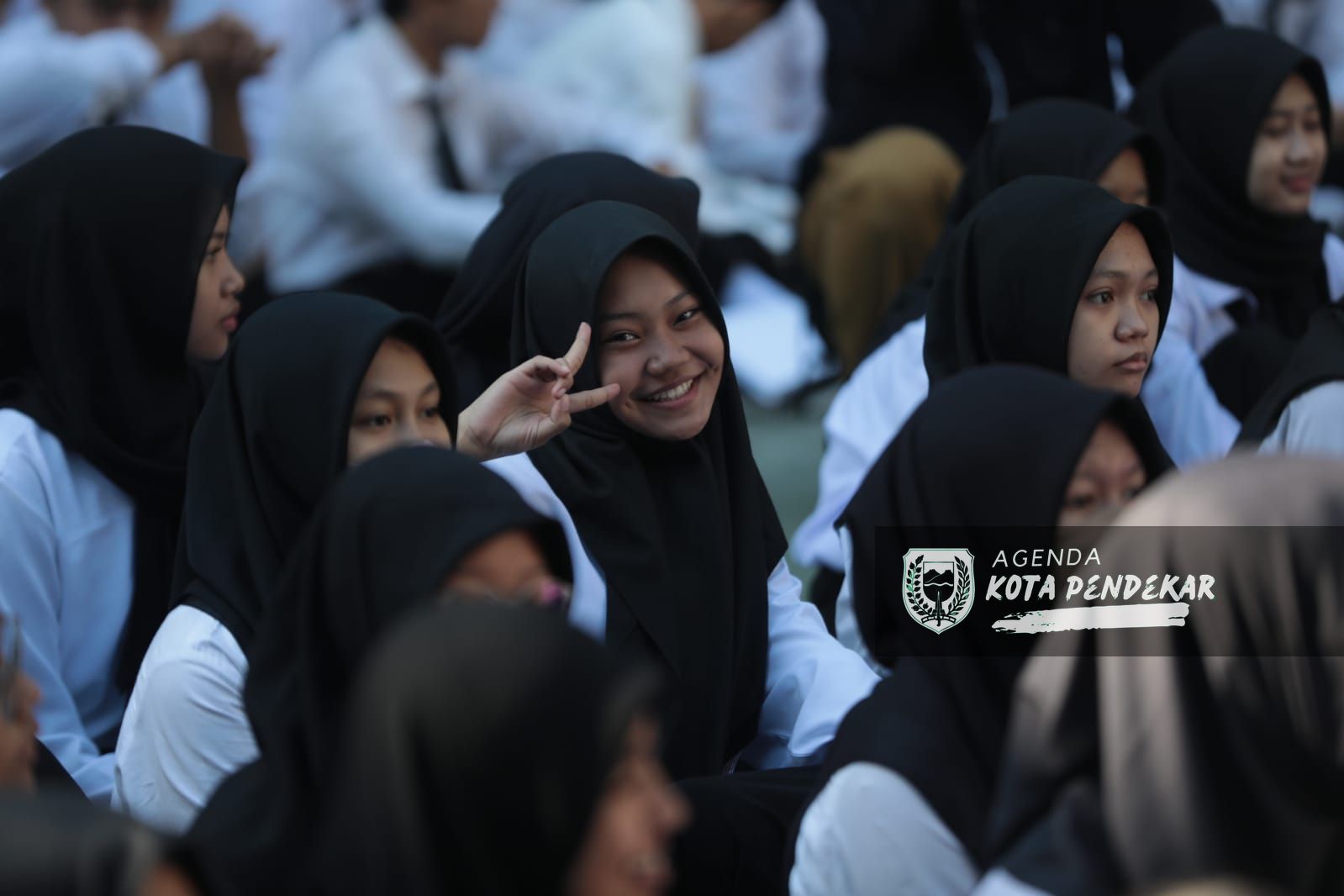 Foto 2 dari 9: Jadi Pembina Apel MPLS Smada, Wali Kota Ingatkan Pentingnya MPLS Antikekerasan