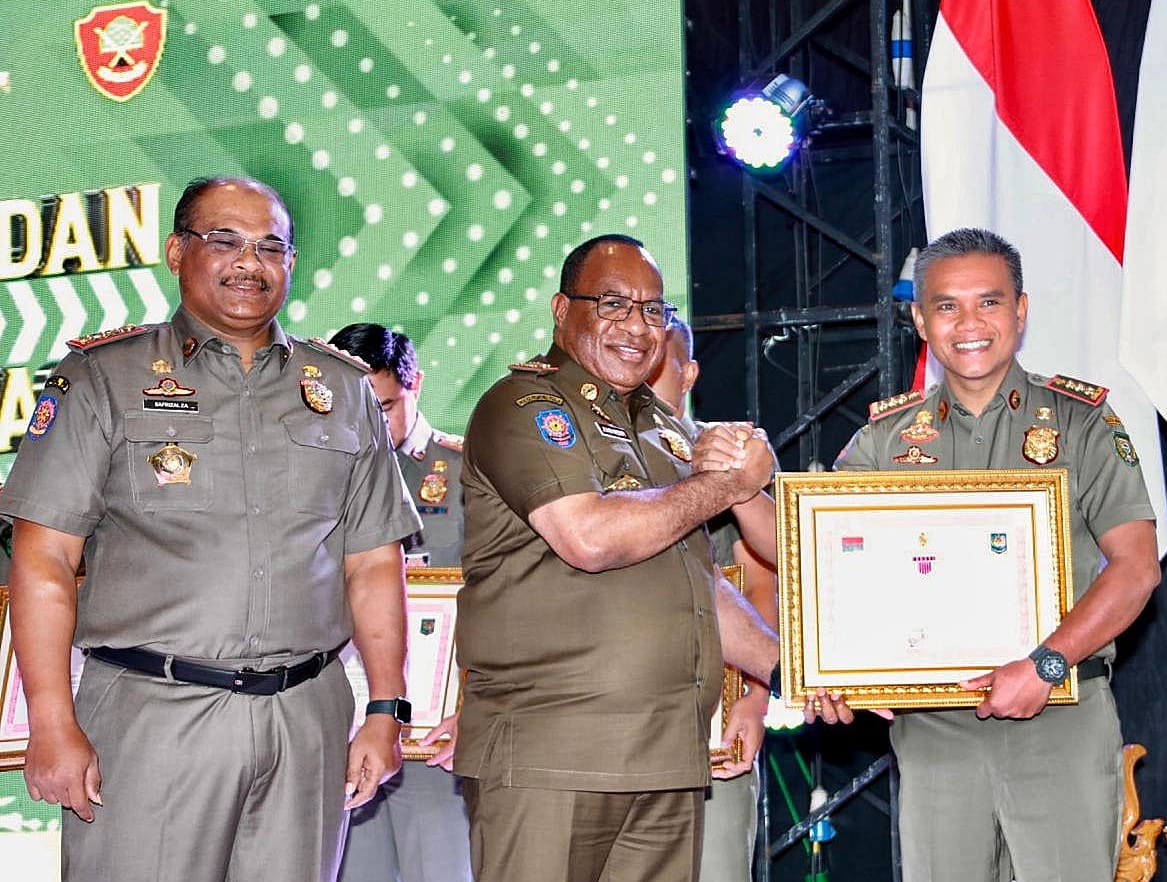 Foto 3 dari 5: Pemkot Madiun Sabet Penghargaan Karya Bhakti Peduli Satpol PP
