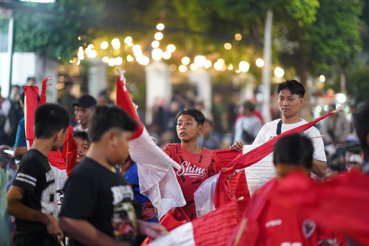 Foto 9 dari 19: Dukungan Tak Pernah Padam, Meski Kembali Menelan Kekalahan