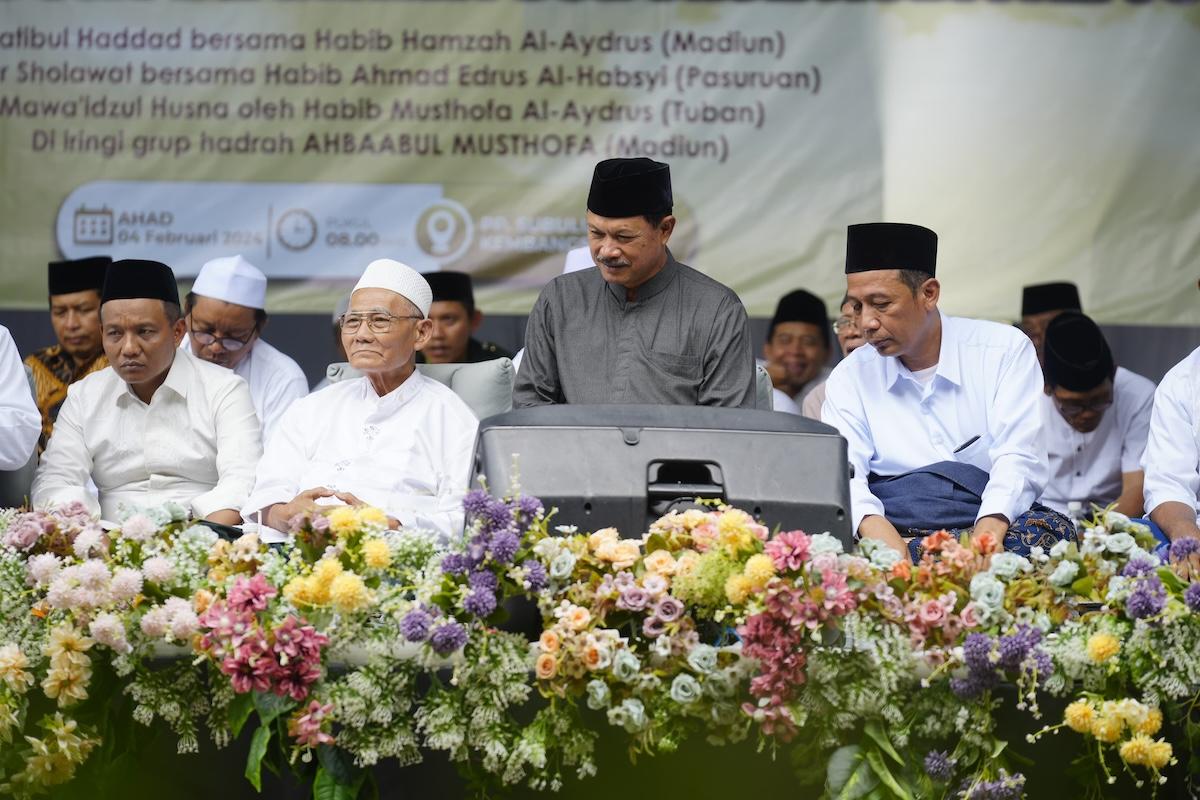 Foto 3 dari 9: Haul ke-30 KH Munirul Ikhwan dan Harlah ke-70 Pondok Pesantren Subulul Huda, Wali Kota Turut Hadir Dalam Peringatan