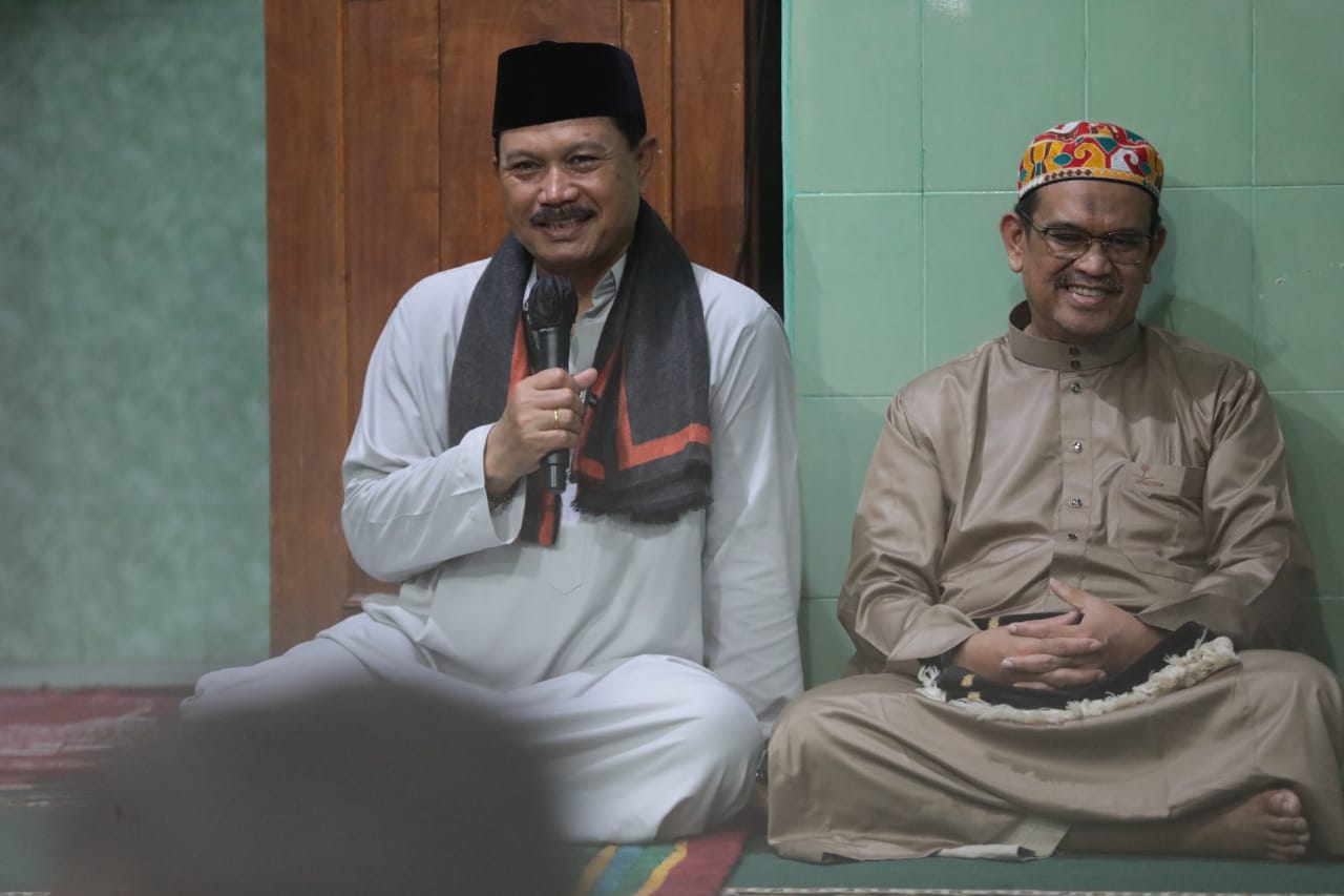 Foto 4 dari 9: Gelar Safari Ramadhan Di Masjid Al Huda, Wali Kota Sosialisasikan Kebijakan Pemkot Untuk Pembangunan Kota