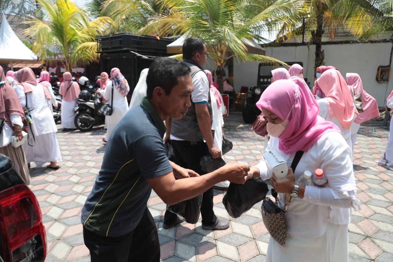 Foto 9 dari 14: Gelar Pengajian Bersama Janda Kota Madiun, Wali Kota Sampaikan Perkembangan Kota Agar Janda Melek Pengetahuan