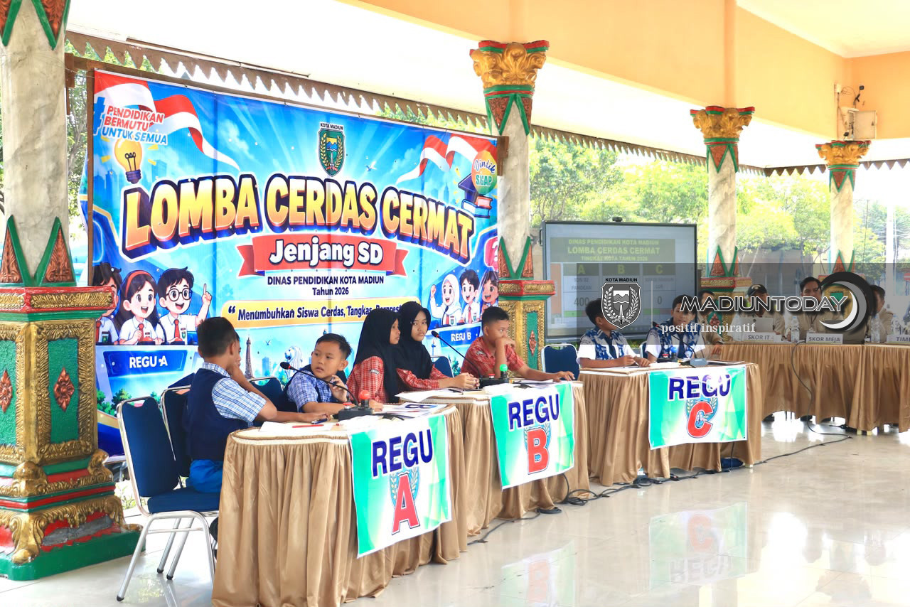 Foto 10 dari 10: Adu Cepat Tepat di Final LCC, Asah Pengetahuan dan Kepercayaan Diri Siswa