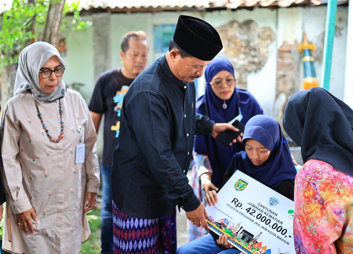 Peserta Pro JKK-JKM Meninggal Dunia, Wali Kota Salurkan Santunan Rp 42 Juta Kepada Ahli Waris