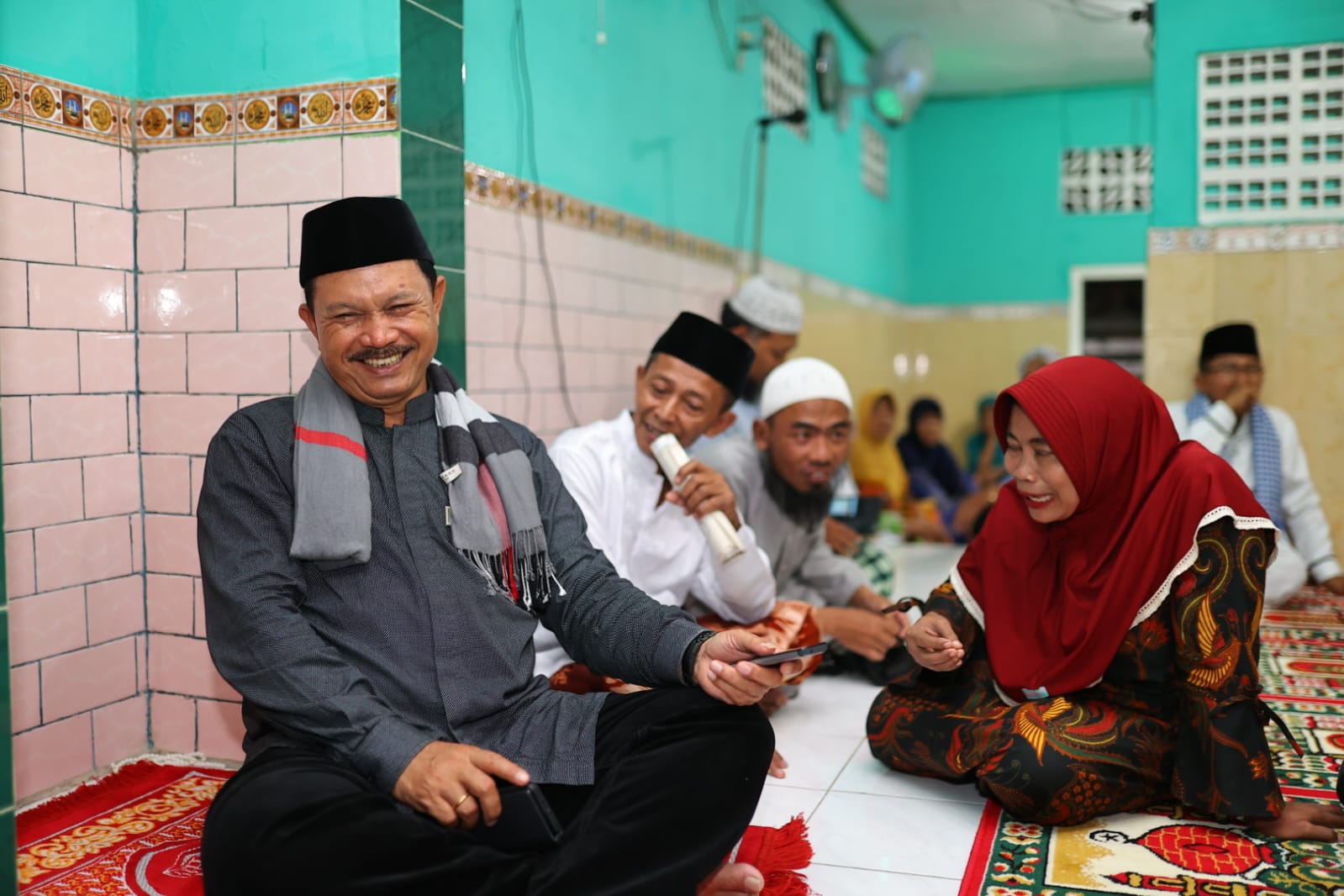 Foto 4 dari 8: Sambang Warga Jalan Trunojoyo, Wali Kota Shalat Isya Berjamaah Di Musala Al Qodiroh