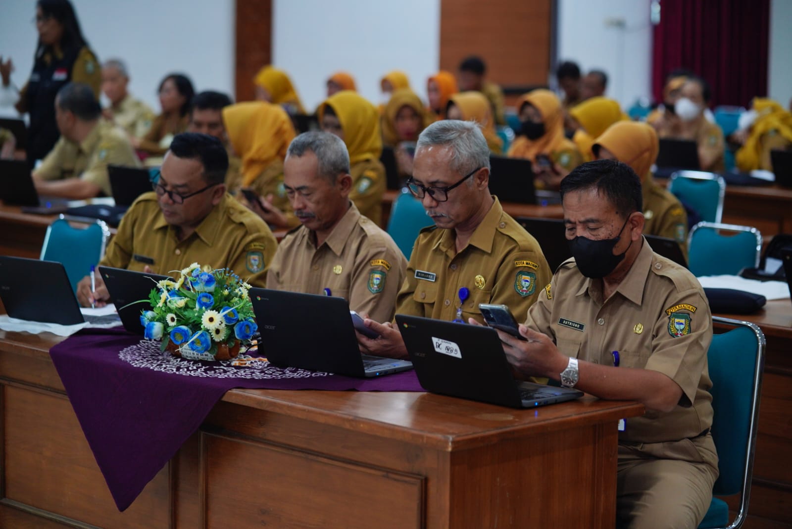 Foto 3 dari 5: Agar Penggunaan Chromebook Optimal, Pemkot Datangkan Ahli Gelar Pelatihan untuk Guru
