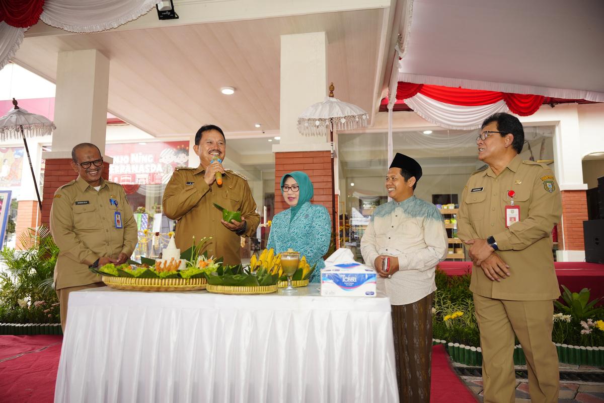 Foto 2 dari 8: Resmikan Gedung Dekranasda, Wali Kota Berharap Bawa Kemajuan untuk UMKM Kota Pendekar