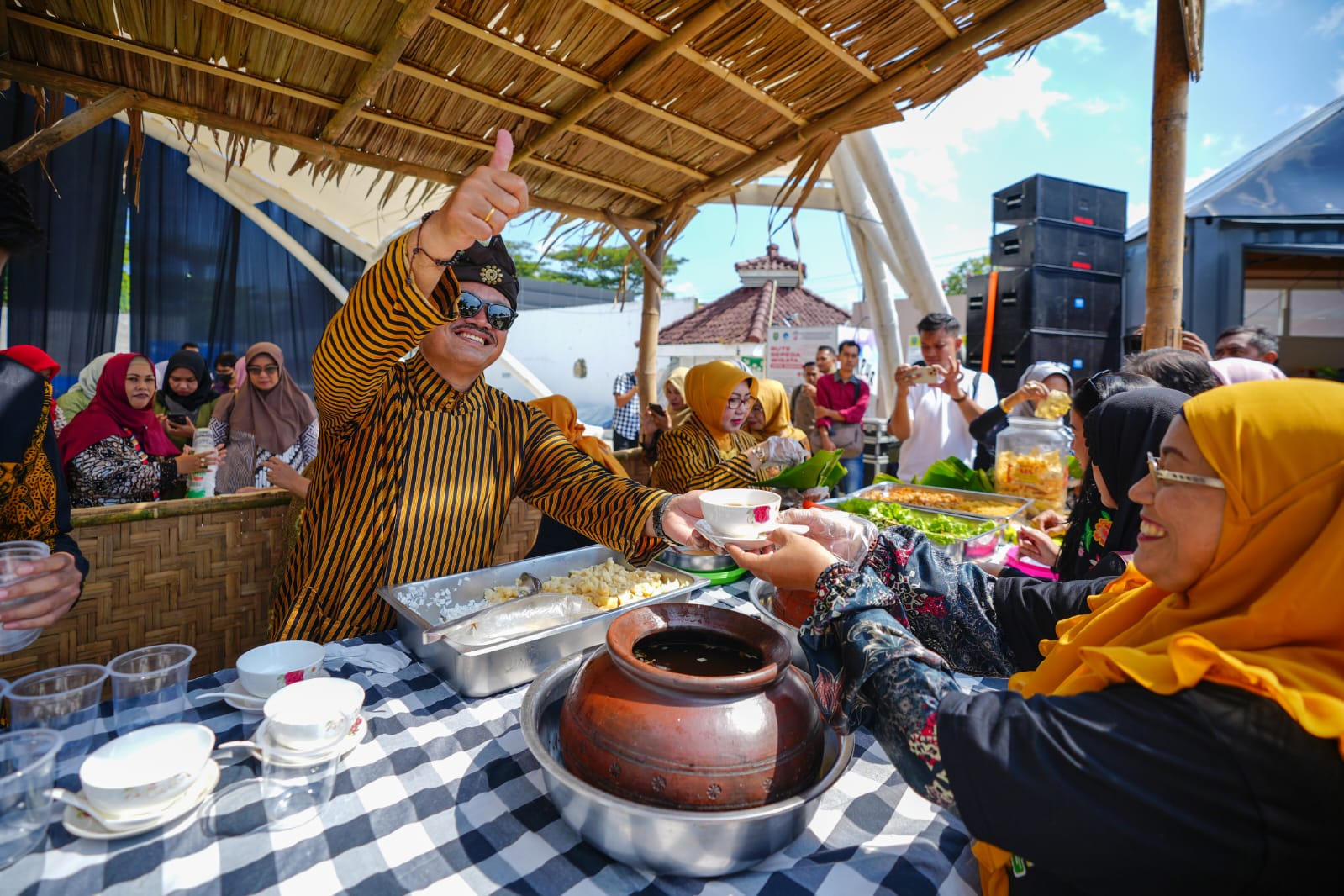 Foto 6 dari 10: Pecel Madiun Dinobatkan Mendikbud Sebagai Warisan Budaya Tak Benda Indonesia