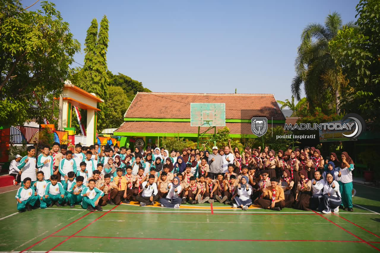 Foto 13 dari 16: Gowes Keliling Kota, Plt Wali Kota Madiun Pantau Kebersihan hingga Kondisi Sekolah