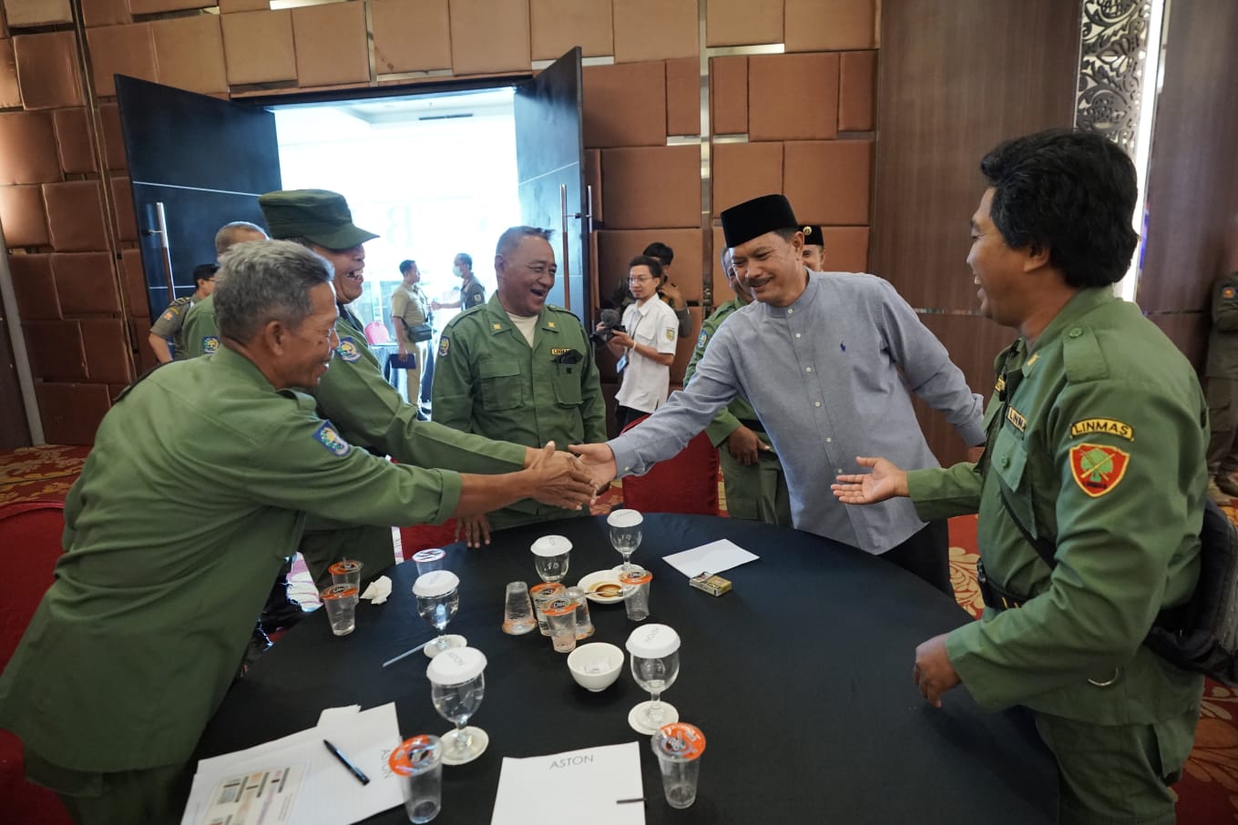 Foto 8 dari 8: Wali Kota Ajak Linmas Perangi Penyebaran Barang Kena Cukai Ilegal