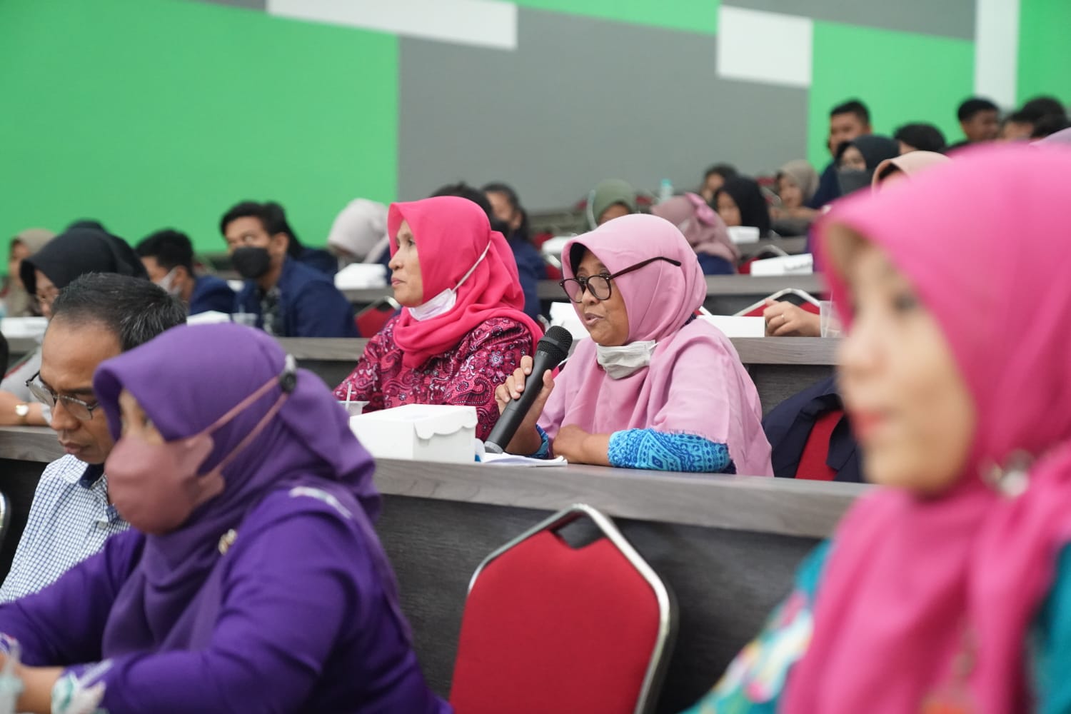 Foto 5 dari 10: Jadi Pembicara Seminar di Unmer, Wali Kota: Perbedaan Harus Bisa Menyempurnakan Kehidupan
