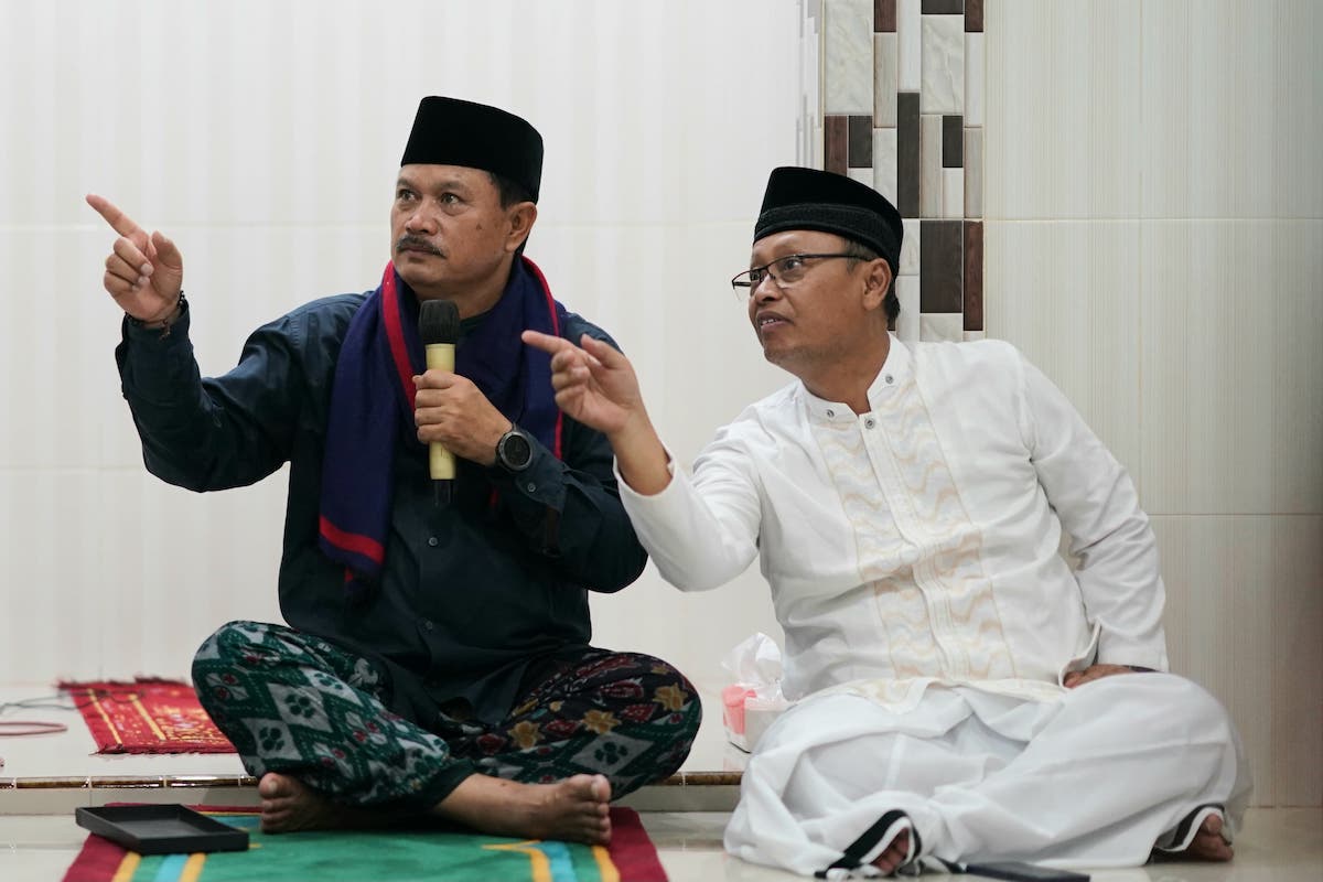 Foto 5 dari 9: Isya Berjamaah Di Musala Al Muttaqin, Wali Kota Ajak Warga Dukung Pembangunan Kota
