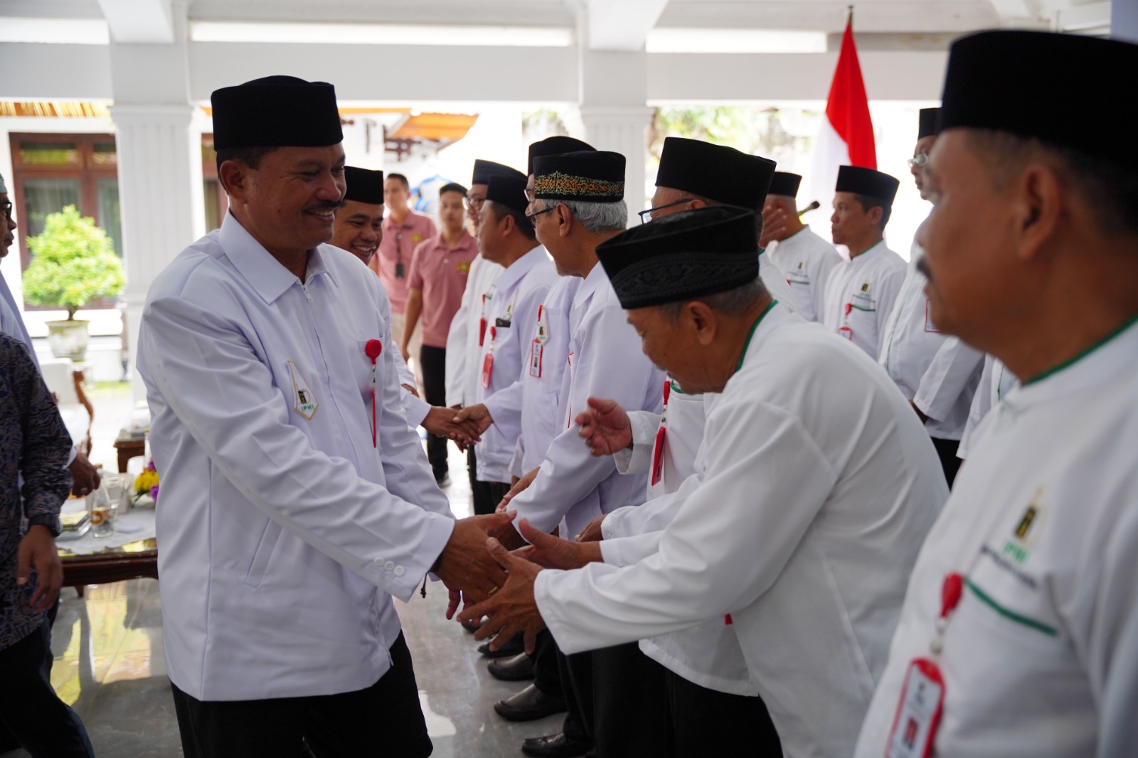 Foto 7 dari 10: Kukuhkan Pengurus IPHI, Wali Kota Harap Kepengurusan Bisa Bawa Kemajuan Untuk Kota