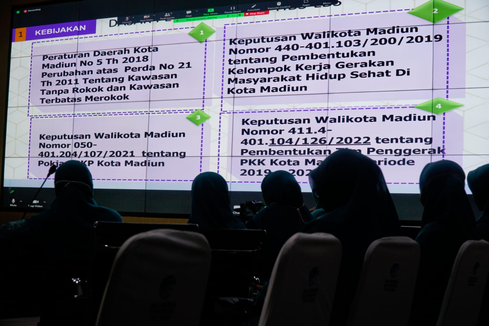 Foto 4 dari 14: Masuk Nominasi Pelaksana Terbaik PHBS-LBS, TP PKK Kota Madiun Paparkan Berbagai Inovasi