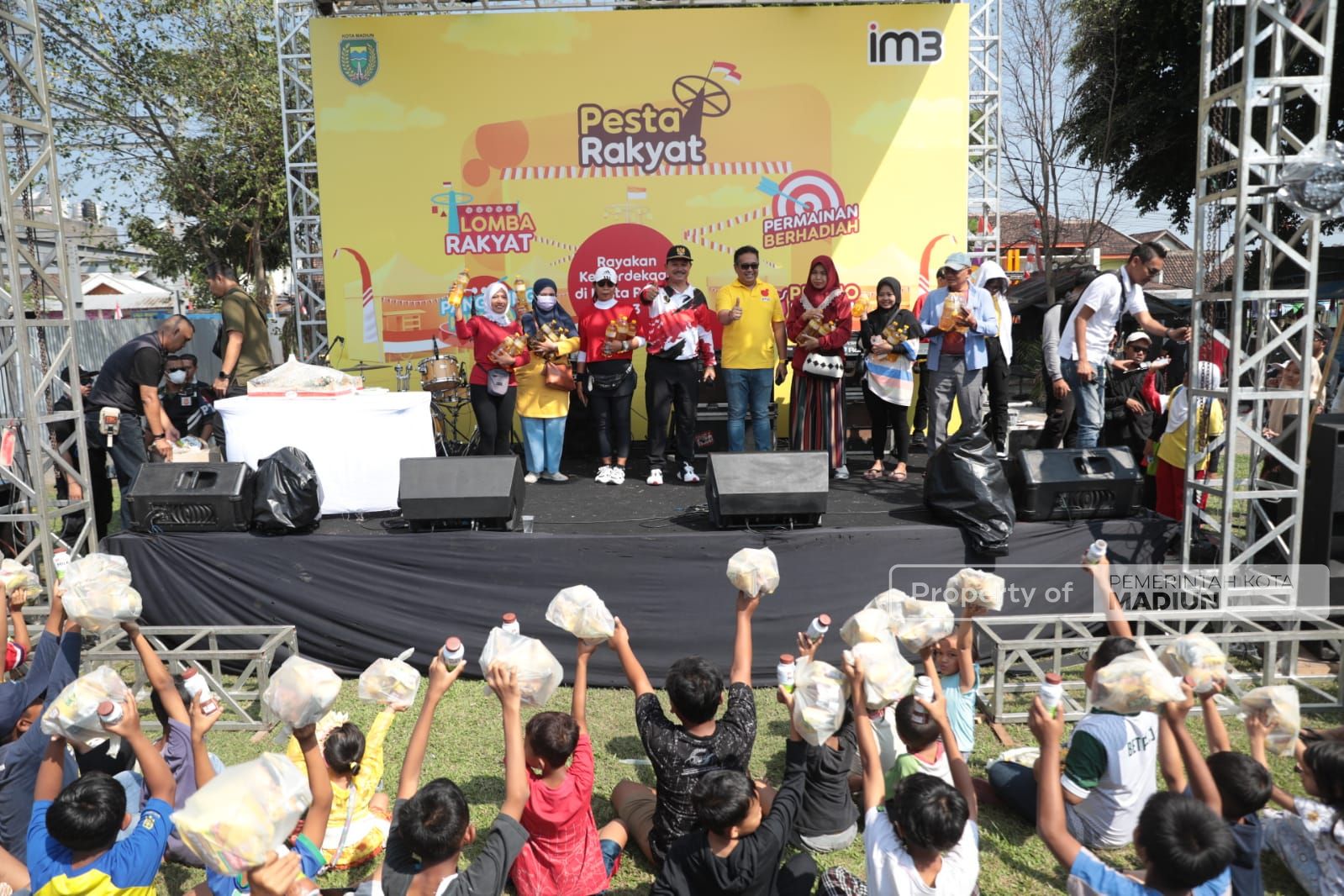 Foto 9 dari 13: Wali Kota Ikuti Kemeriahan Pesta Rakyat IM3 Di Gulun