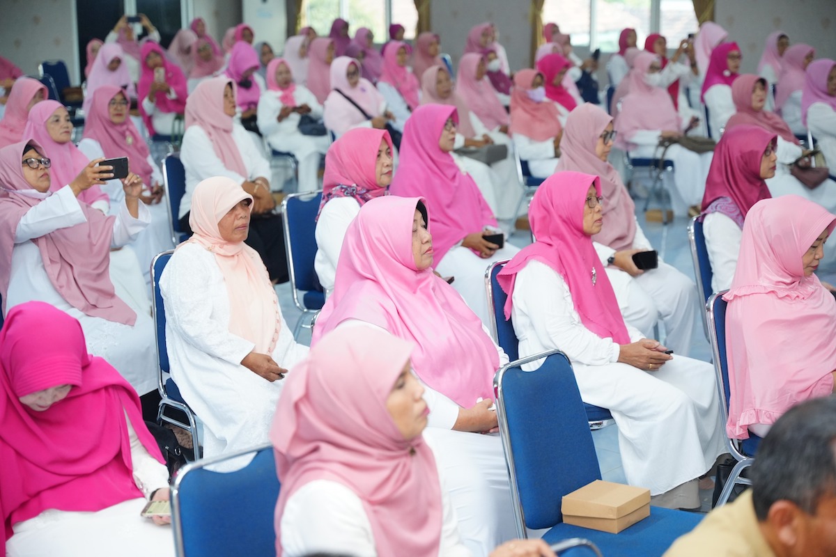 Foto 4 dari 8: Hadiri Pengajian Majelis Ta’lim Kecamatan Kartoharjo, Wali Kota Sampaikan Pesan Jaga Kota dengan Doa