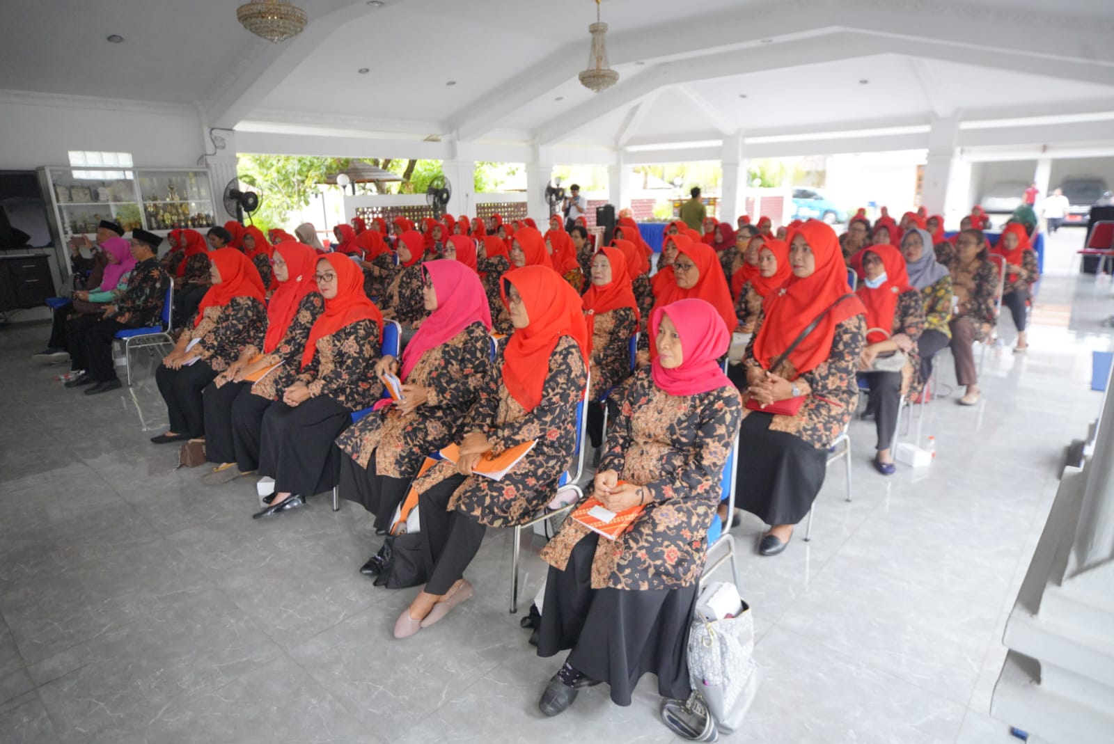 Foto 2 dari 8: Gelar Bimtek Pengelolaan Koperasi, Wali Kota Harap Koperasi Optimal Berikan Pelayanan