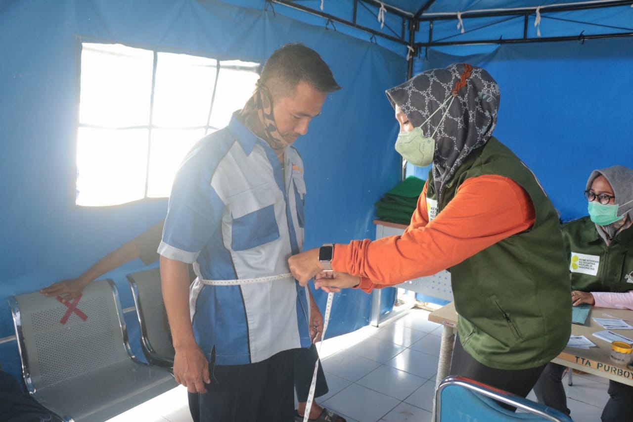Foto 2 dari 6: Jamin Keselamatan Penumpang, Dinkes PPKB Gelar Pemeriksaan Kesehatan Bagi Sopir Bus
