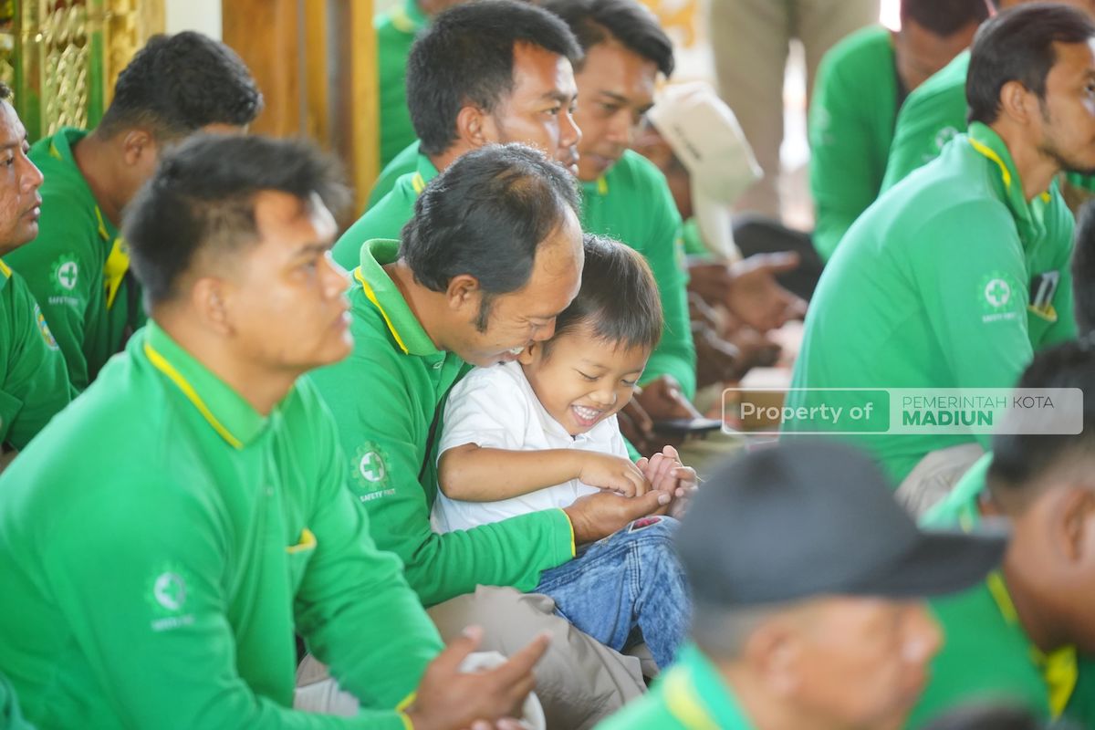 Foto 8 dari 8: Beri Pembinaan Tenaga PSU RTH dan PJU, Wali Kota Harap Kerja Ikhlas dan Optimal
