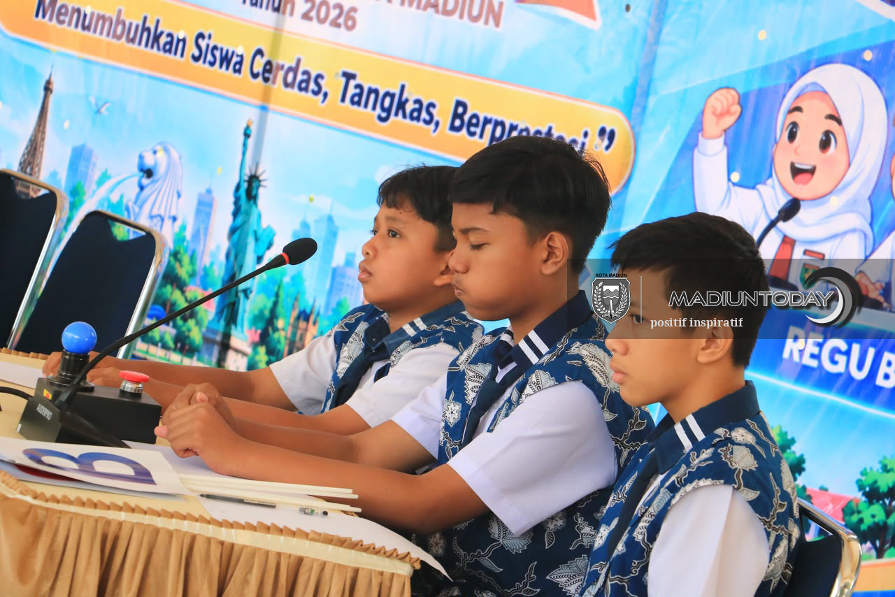 Foto 5 dari 10: Adu Cepat Tepat di Final LCC, Asah Pengetahuan dan Kepercayaan Diri Siswa