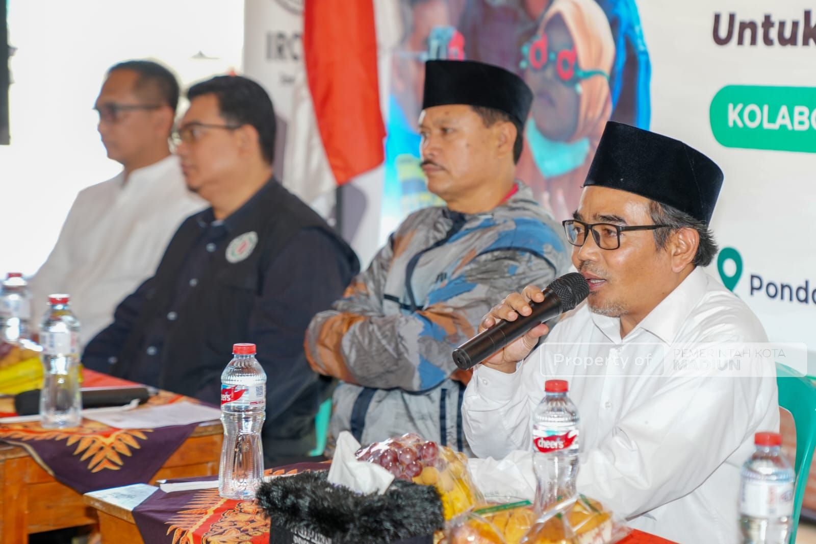 Foto 3 dari 8: Iropin - Lazisnu Bagikan Kacamata Untuk Siswa, Wali Kota : Bantu Wujudkan Generasi Emas 2045
