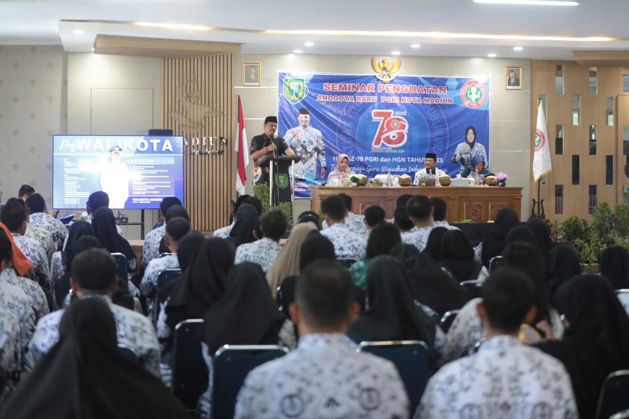 Foto 7 dari 11: Jadi Narasumber Penguatan Anggota Baru PGRI, Wali Kota Imbau Jaga Sinergi Untuk Tingkatkan Pendidikan Di Kota Madiun