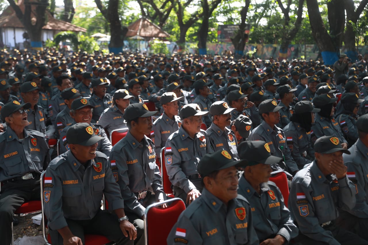 Foto 3 dari 15: Hadiri Bimtek Kesiapsiagaan Pemilu, Wali Kota : Satlinmas Ujung Paling Depan Masyarakat