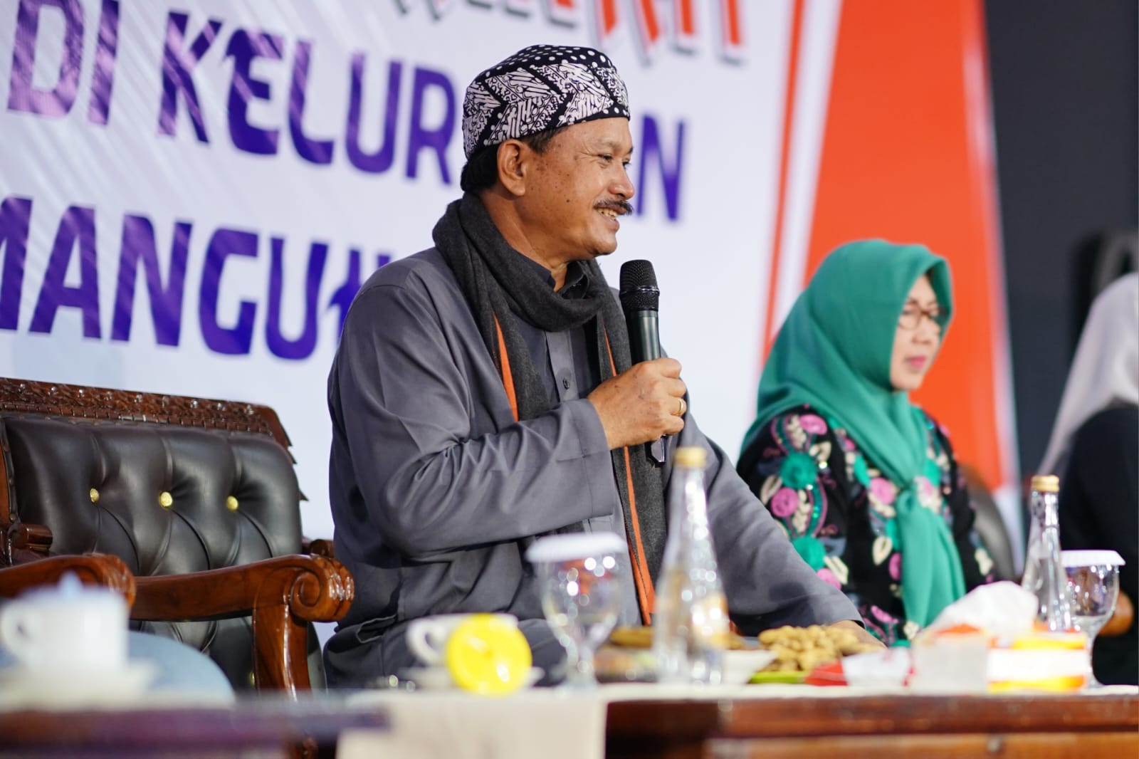Foto 2 dari 10: WBR di Kecamatan Manguharjo, Wali Kota Sampaikan Informasi Hingga Serahkan Hadiah Lomba Kebersihan Makam