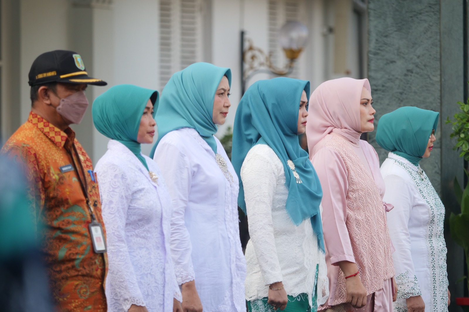 Foto 4 dari 10: Peringatan Hari Kartini, Wali Kota Ajak Tingkatkan Partisipasi Tapi Jangan Lupakan Kodrat Sebagai Perempuan