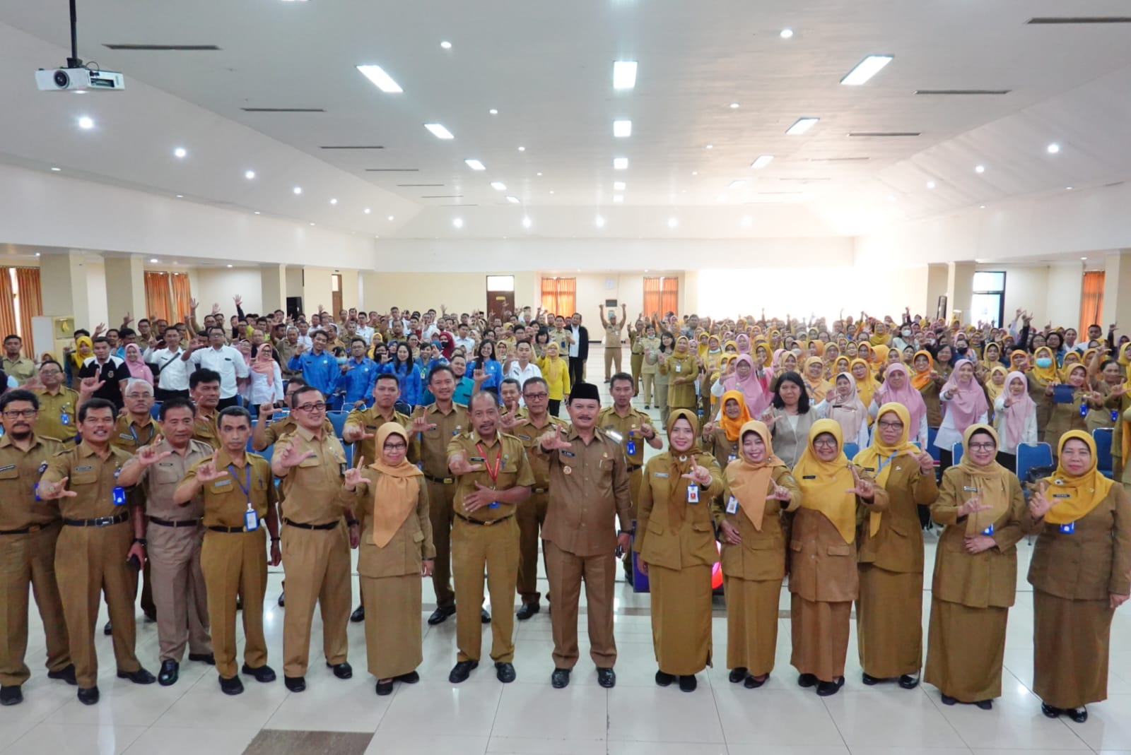Foto 6 dari 6: Beri Pembinaan Guru SD-SMP, Wali Kota : Guru Harus Rasional, Bukan Emosional