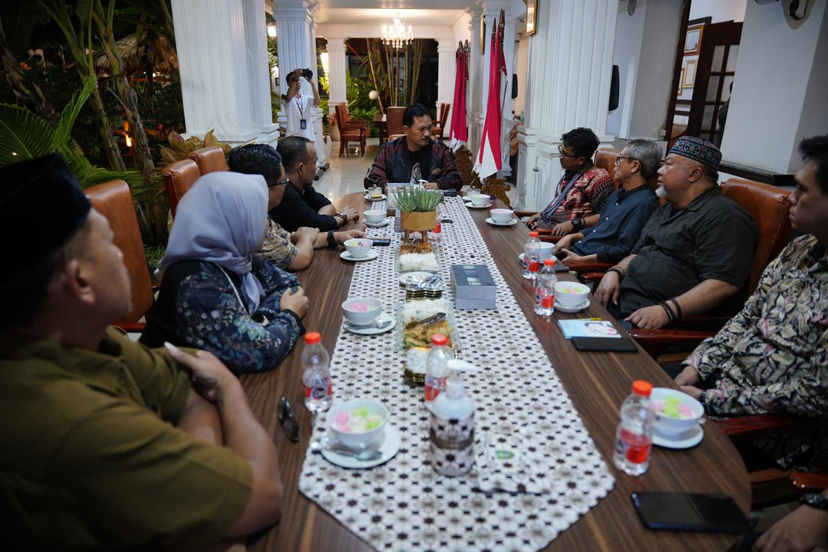 Audiensi dengan Wakil Rektor UGM Soal KKN, Wali Kota: Silahkan Kota Ini Untuk Belajar