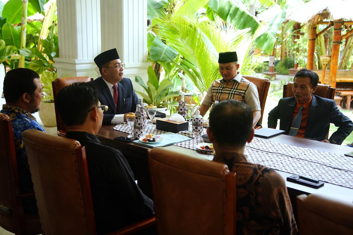 Foto 8 dari 9: Program SJUT Pemkot Madiun-PT FTN Masuk Proker 100 Hari Kementerian Komdigi, Pusat Intens Berikan Pendampingan dan Konsultasi