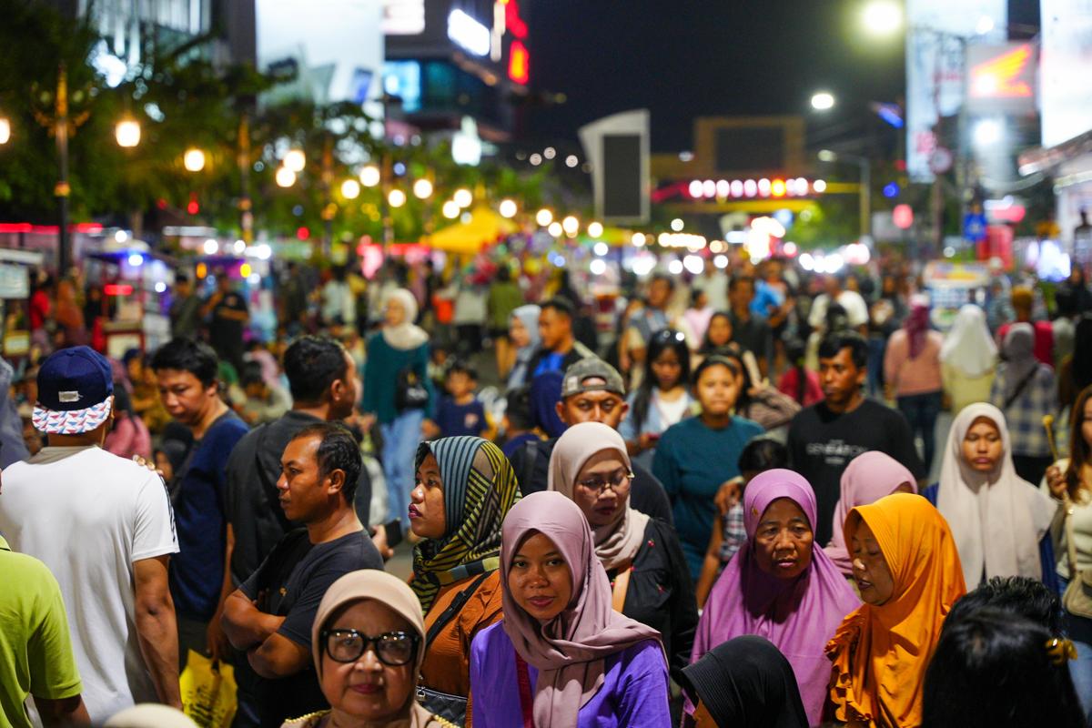 Foto 17 dari 19: Meriahnya CFN, Santap Nasi Goreng Gratis Hingga Menikmati Pertunjukkan Barongsai