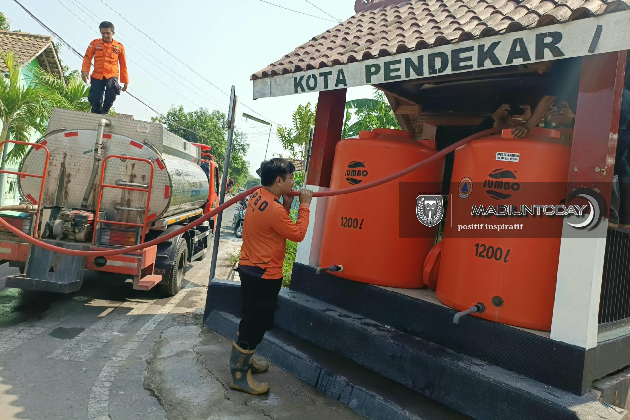 Foto utama berita: Kemarau Berdampak pada Sumber Air, BPBD Suplai Air Bersih ke Kelun