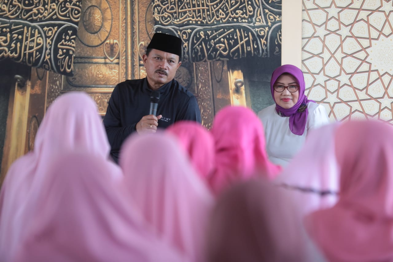 Foto 1 dari 14: Gelar Pengajian Bersama Janda Kota Madiun, Wali Kota Sampaikan Perkembangan Kota Agar Janda Melek Pengetahuan
