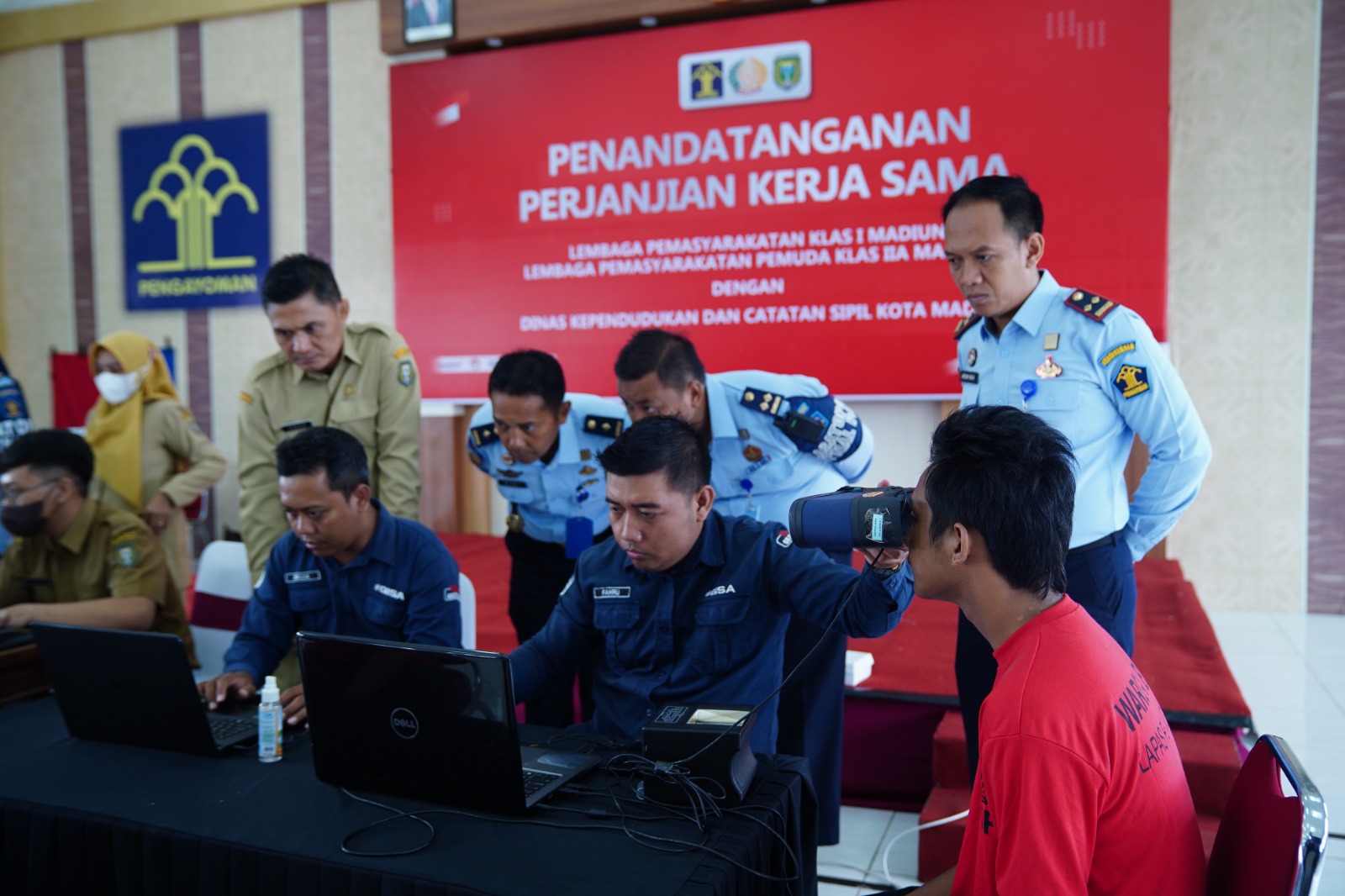 Foto 5 dari 8: Lindungi Hak Pilih Warga Binaan, Dukcapil Gelar Pemeriksaan Biometrik di Lembaga Pemasyarakatan