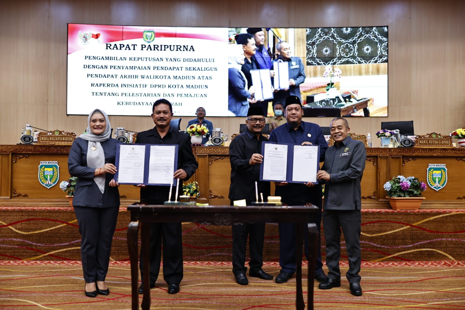 Foto 1 dari 8: Wali Kota Maidi Setujui Raperda Inisiatif DPRD Tentang Pelestarian Dan Pemajuan Kebudayaan Daerah