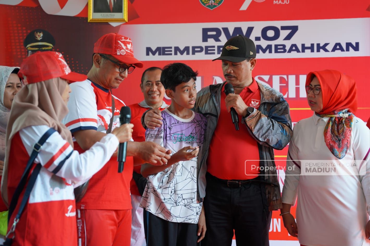 Foto 1 dari 9: Hadiri Giat Warga RW 07 Perumahan Taman Asri, Wali Kota Apresiasi Kekompakan dan Kerukunan Warga