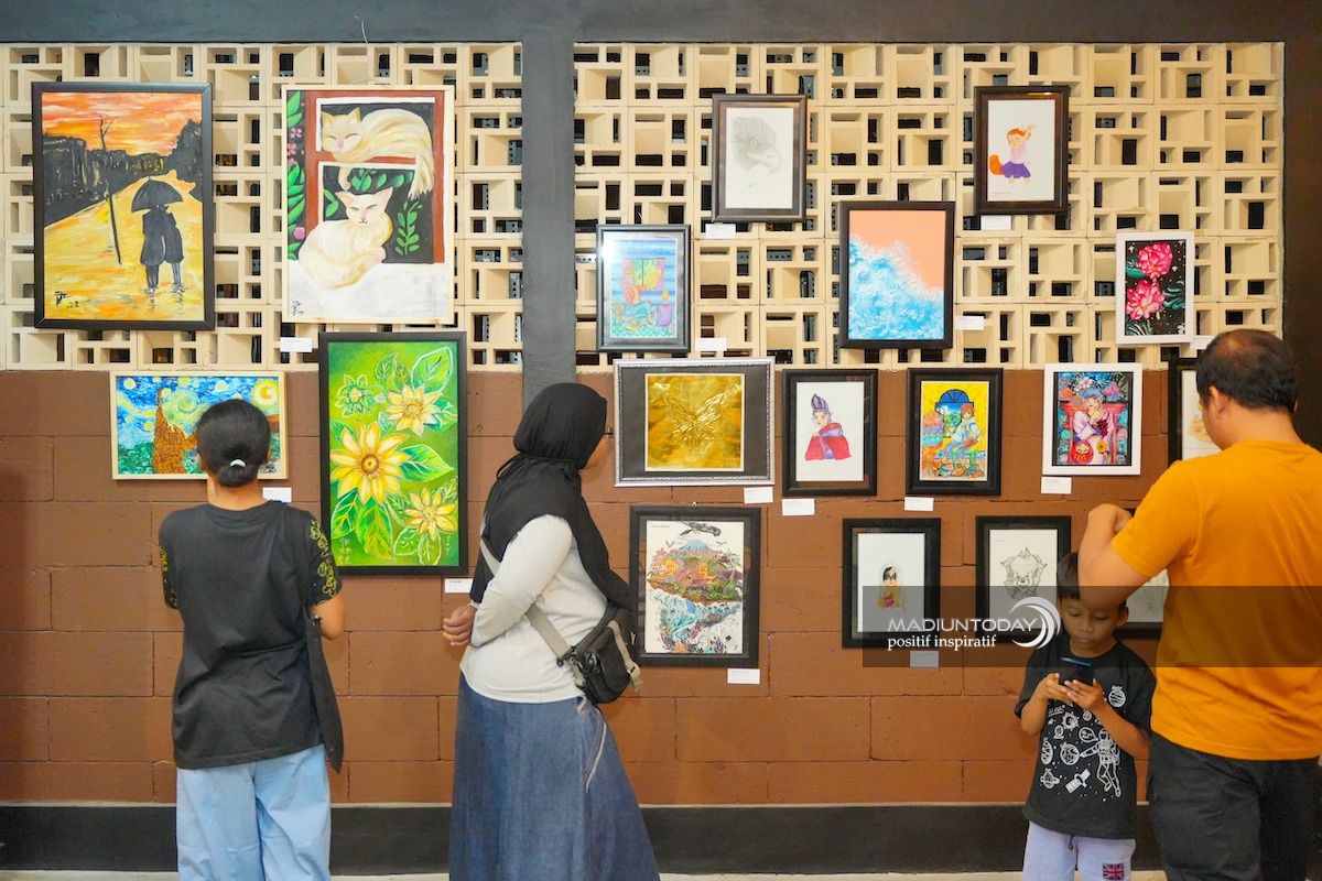 Foto 1 dari 8: Gelar Pameran Tunggal Seni Lukis, Joyce Zerlina Ingin Tularkan Semangat Positif Bagi Generasi Muda