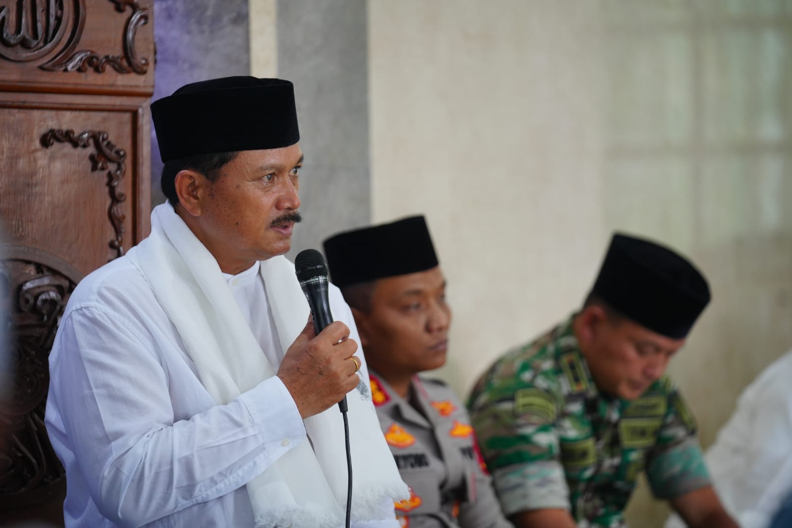 Foto 3 dari 10: Safari Ramadan Salat Jumat di Masjid At-Taqwa, Wali Kota Ajak Jamaah Tingkatkan Ibadah
