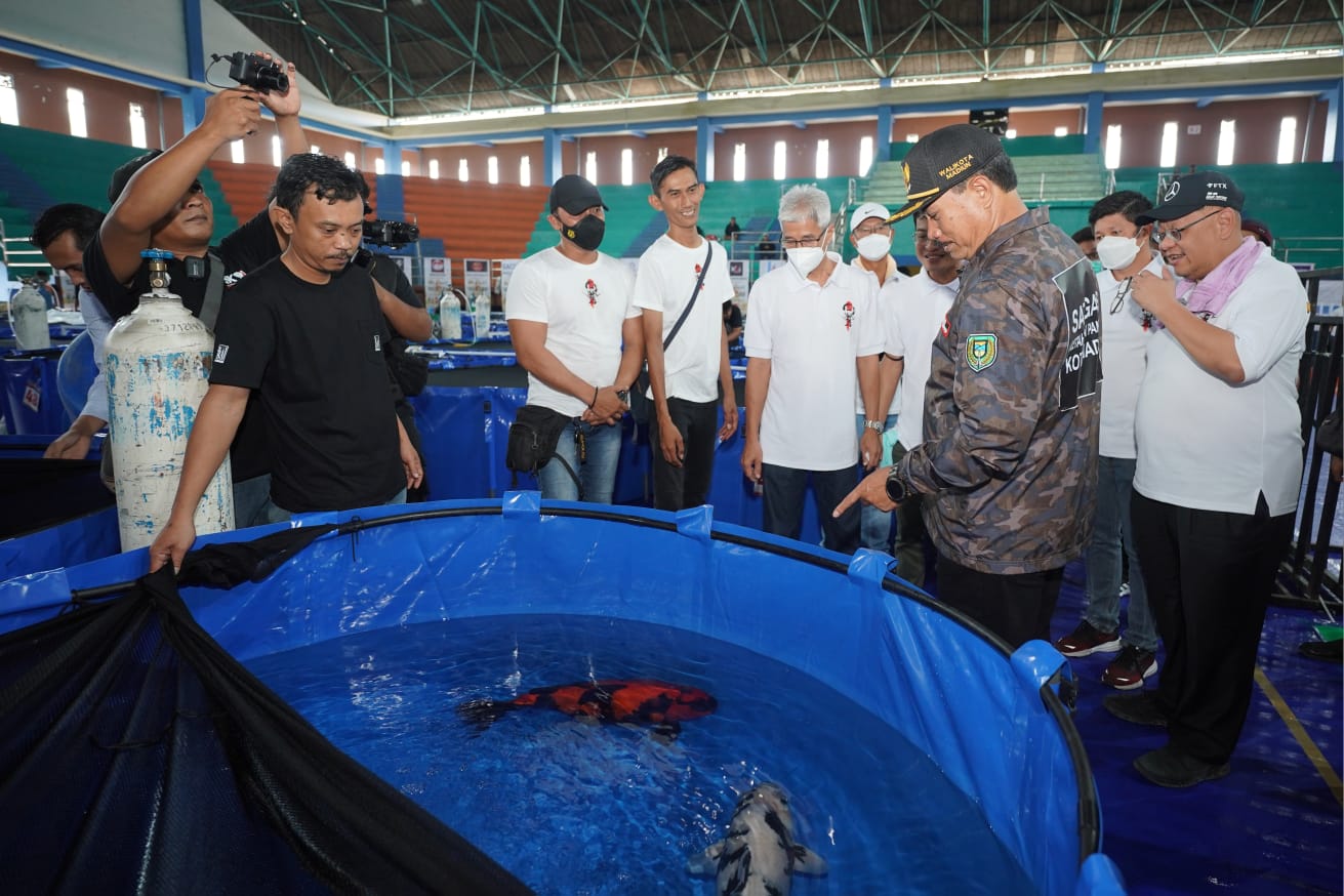 Foto 4 dari 10: Buka Wali Kota Cup Pendekar Koi Show, Wali Kota Buka Pintu Lebar-lebar Event di Kota Pendekar