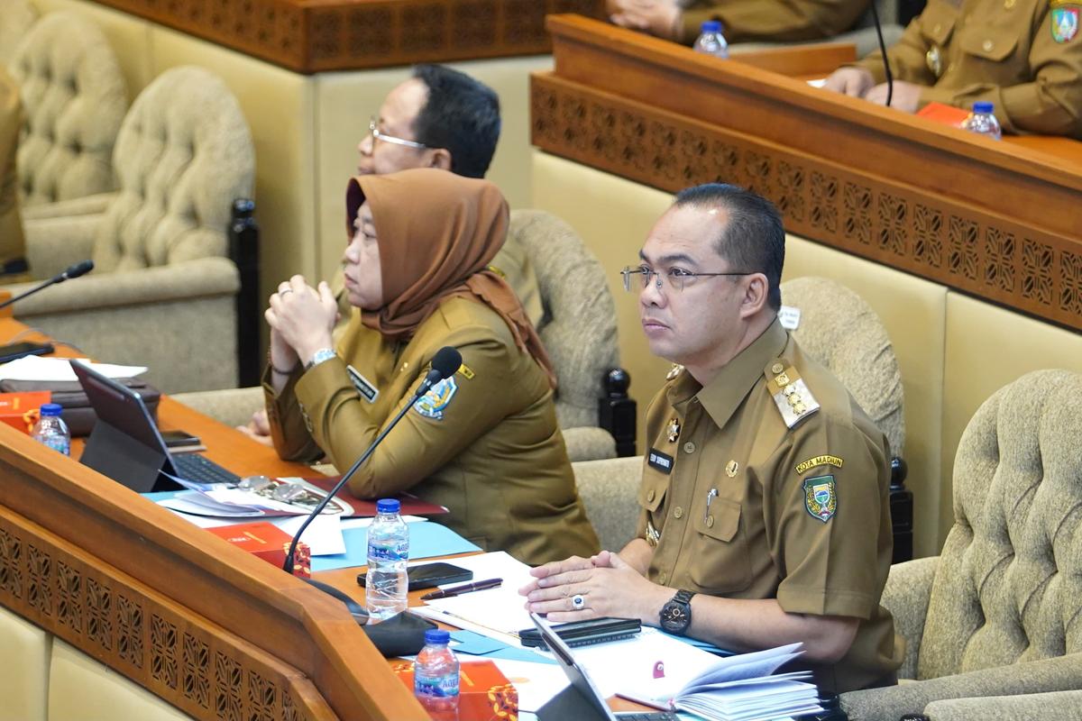 Foto 8 dari 14: Pj Wali Kota Ikuti Rapat Kerja dan RDP Bersama Komisi II DPR RI, Bahas Persiapan dan Kesiapan Pilkada