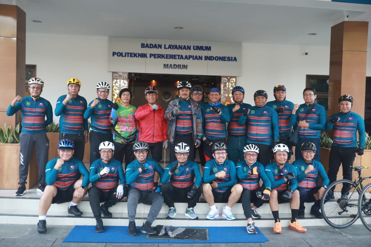 Foto 8 dari 16: Gowes Buka Event Jiwa Korsa BPSDMP PPI Madiun, Wali Kota Harap Masukan Untuk Pembangunan Kota